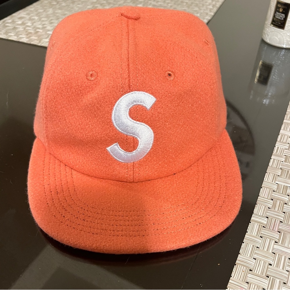 Supreme hat. Salmon pink